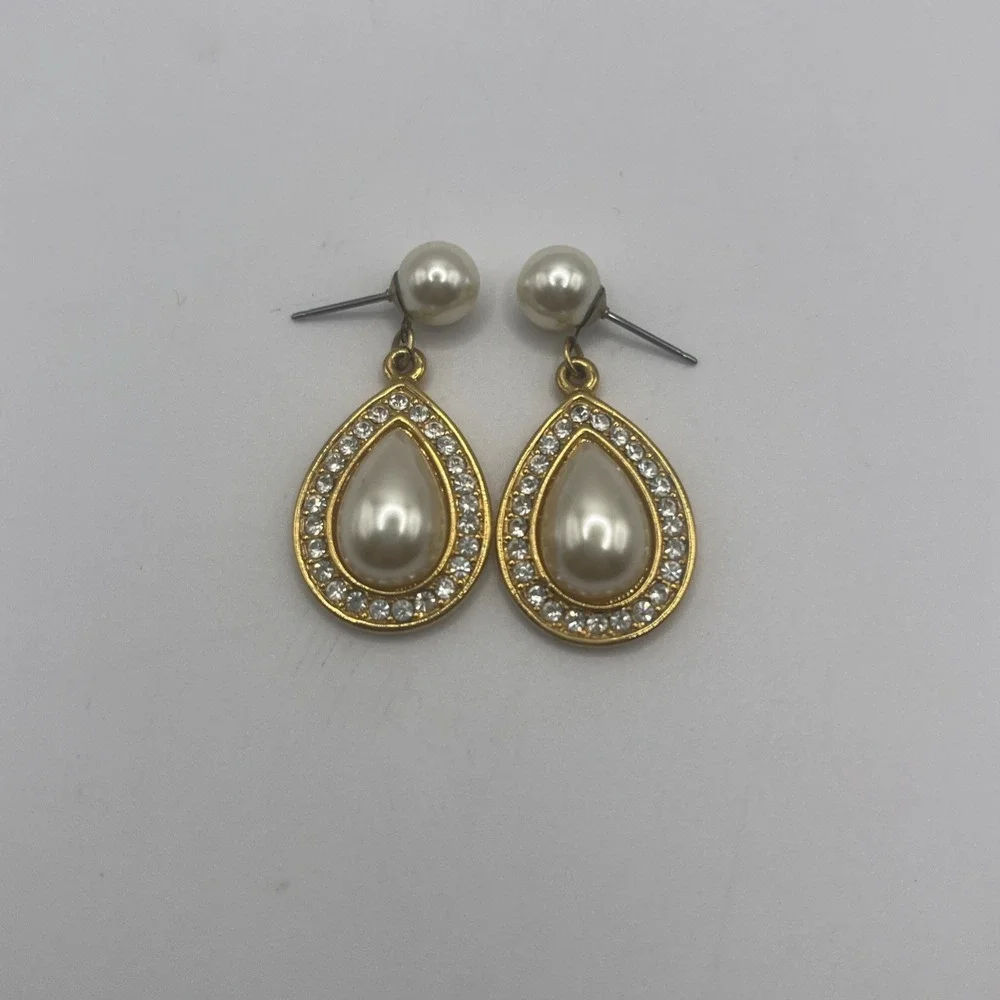 Vintage NAPIER Rhinestone  & Faux Pearl Dangle Drop Gold Tone‎ Post Earrings